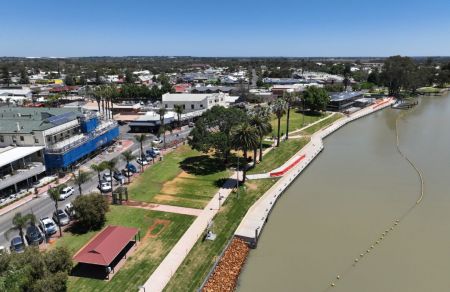 Aerial photo of the new Renmark Riverfront Wharf