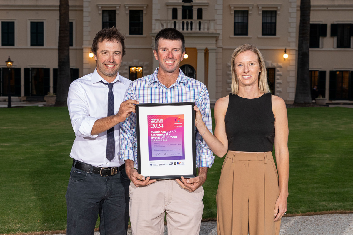 Image of 3 representatives from Nationl Shearing ad Wool Handling Competition holding Community event of the Year certificate